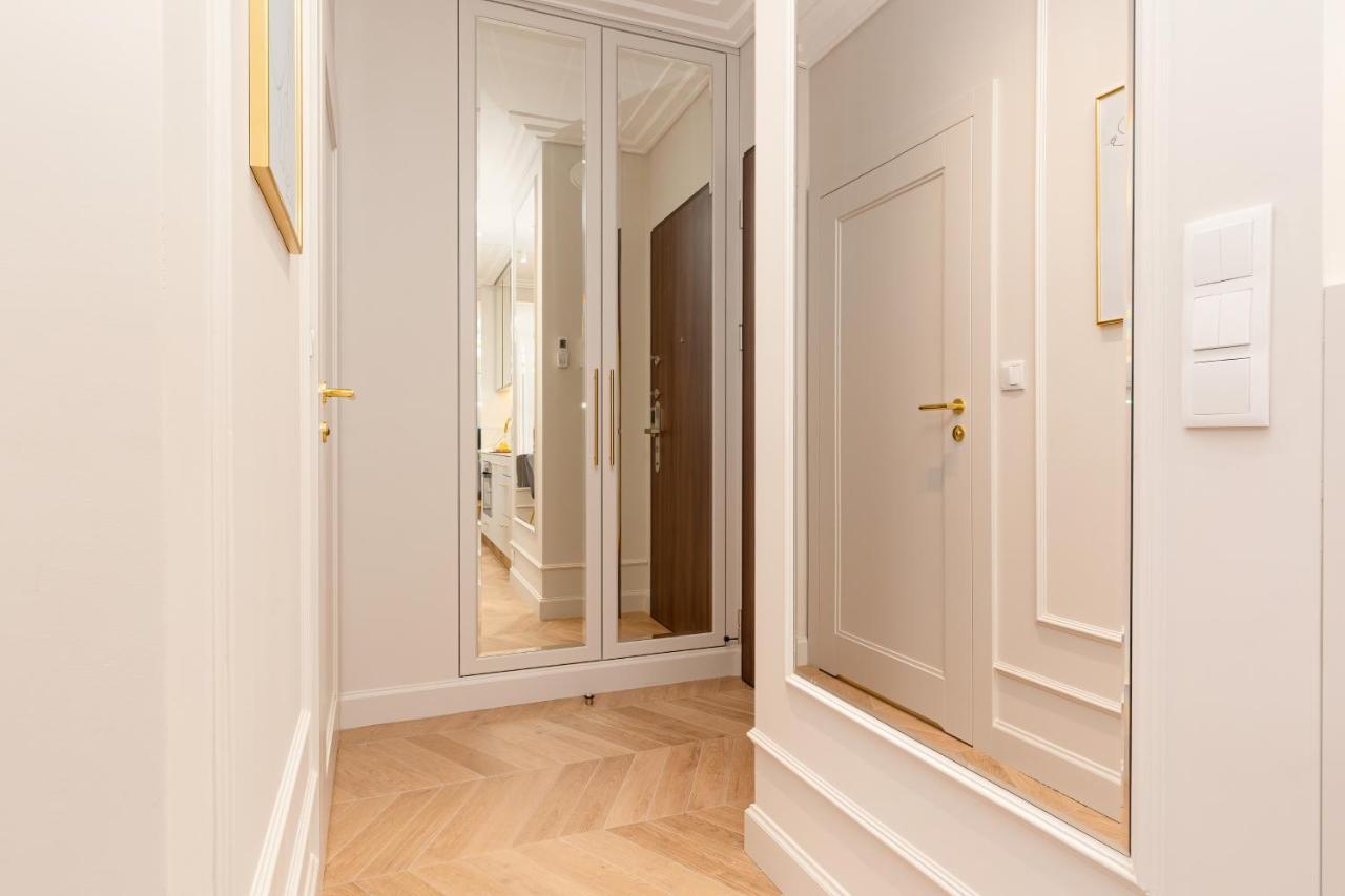 Mennica Residence Central Apartment By Renters Prestige Warsaw Luaran gambar