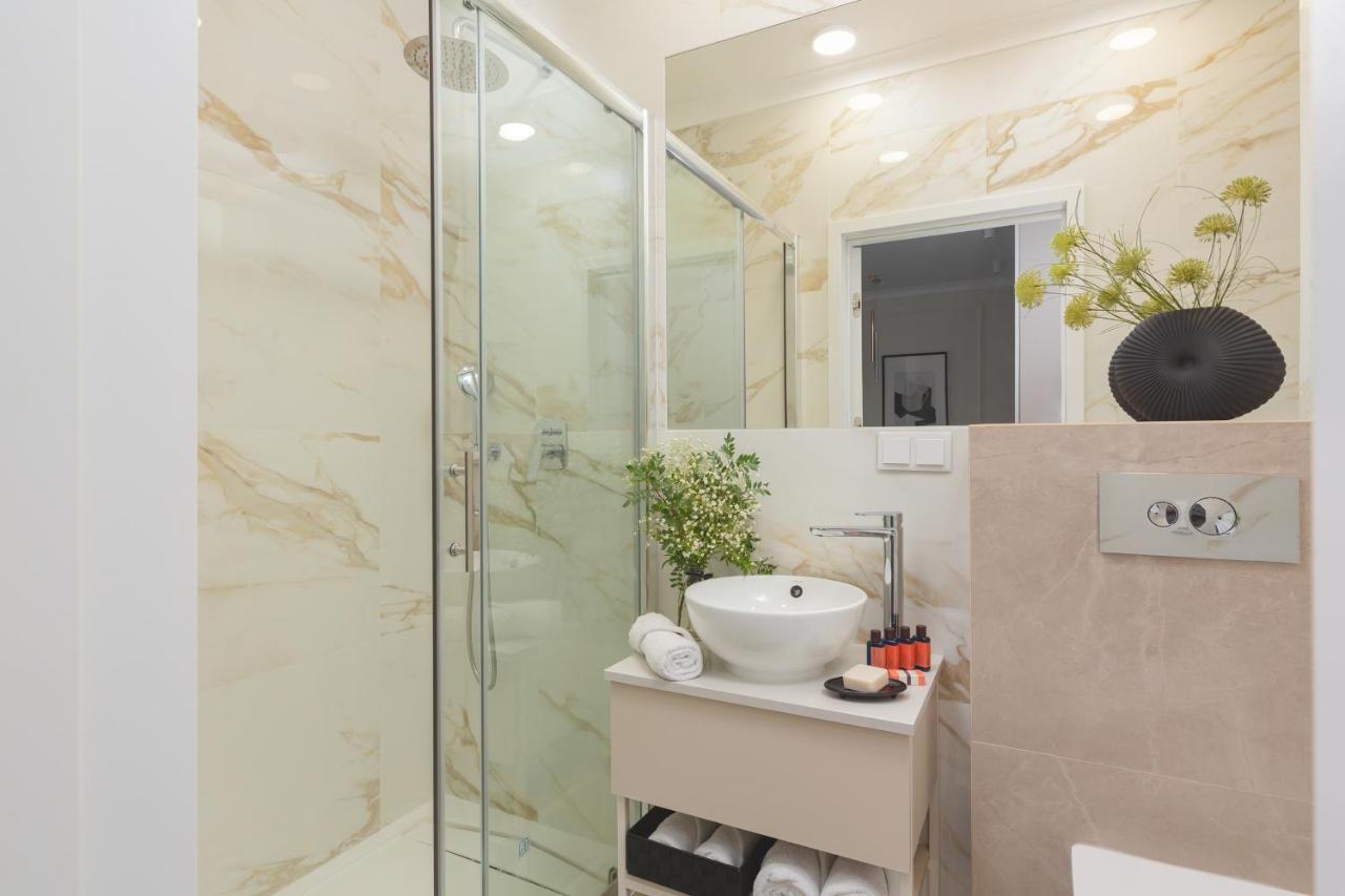 Mennica Residence Central Apartment By Renters Prestige Warsaw Luaran gambar